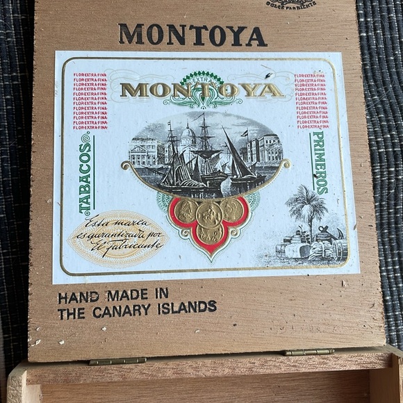 Vintage Montoya Wooden Cigar Box - Picture 3 of 10